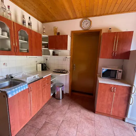Brodsky E1062 Domek alpejski Červený Kostelec